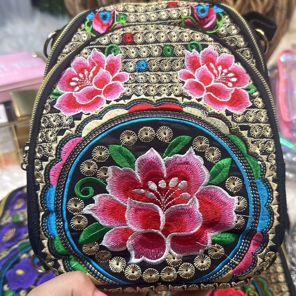 Hand embroidered mini back packs 🇲🇽 - Picture 9 of 10